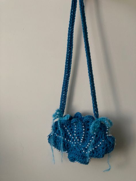 Crochet Ideas Small Yarn, Crochet Blue Projects, Ocean Crochet Ideas, Crochet Jellyfish Bag, Crochet Sea Bag, Crochet Shell Bag, Blue Crochet Ideas, Crochet Ocean, Crochet Pouches