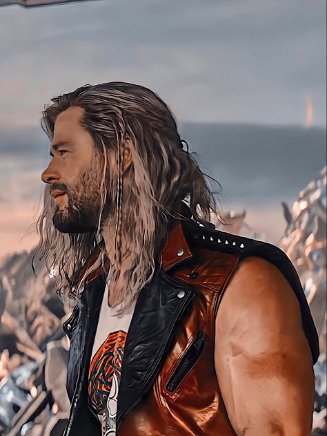 #marvel #thor #thorloveandthunder#thoricon #marvelstudios #marvelcinematicunive Thor Long Hairstyle, Thor Long Hair, Thor Hairstyle, Thor Hair, Vikings Hairstyles, Chris Hemsworth Kids, Hook Costume, Curly Beard, Best Marvel Characters