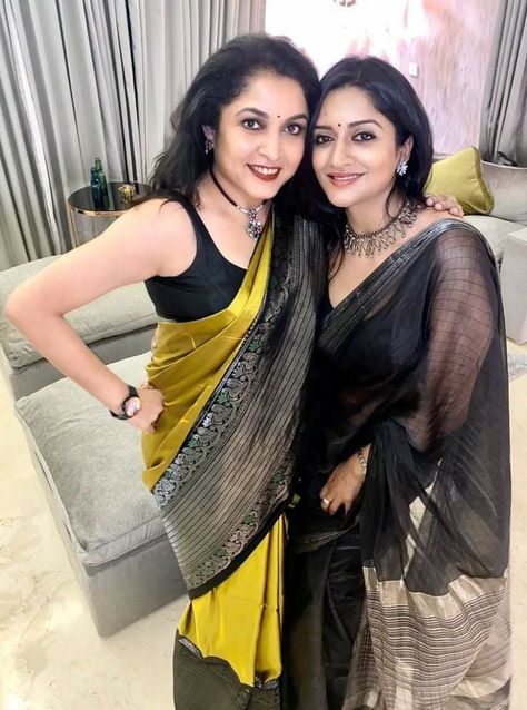 Ramya krisna in Yellow and Black silk saree matched with Black sleeveless Blouse Black Silk Saree, Saree Color Combinations, Ramya Krishnan, Sleeveless Blouse Saree, Silk Saree Kanchipuram, Set Saree, Designer Silk Sarees, Black Sleeveless Blouse, Vintage Bollywood