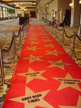 Oscar Party Decorations, Red Carpet Decorations, Broadway Theme, Homecoming Themes, Hollywood Party Theme, Red Carpet Party, Oscar Night, Dance Themes, Hollywood Red Carpet