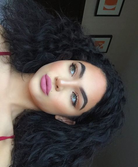 Maryori Fúnez  IG baddie / model Green eyes curly black hair  Makeup  Big pink lips Makeup Dark Hair Green Eyes, Wedding Makeup Dark Hair, Maryori Funez, Wedding Makeup Dark, Makeup Dark Hair, Dark Hair Green Eyes, Black Hair Green Eyes, Mujeres Tattoo, Makeup Dark