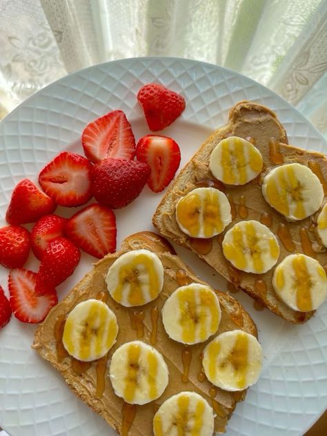 Cute Breakfast Ideas Healthy, Healthy Meal Ideas Aesthetic, Guacamole Breakfast Ideas, That Girl Breakfast Ideas, That Girl Breakfast, It Girl Food, Toast Ideas Breakfast, Bagel Breakfast Ideas, Healthy Aesthetic Food