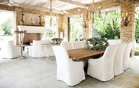 Outdoor kitchen area