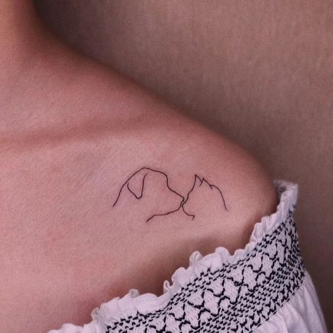 Tiny Animal Tattoos, Animal Lover Tattoo, Small Animal Tattoos, Cute Tattoos With Meaning, Tattoo Ideas Female Meaningful, Lover Tattoo, Cute Animal Tattoos, Japanese Animals, Hidden Tattoos