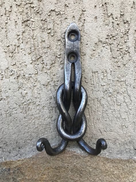 Hanger Bathroom, Welding Crafts, Wrought Iron Decor, Kitchen Hooks, Craftsman Furniture, Iron Gifts, Blacksmith Tools, Blacksmith Projects, Diy Welding