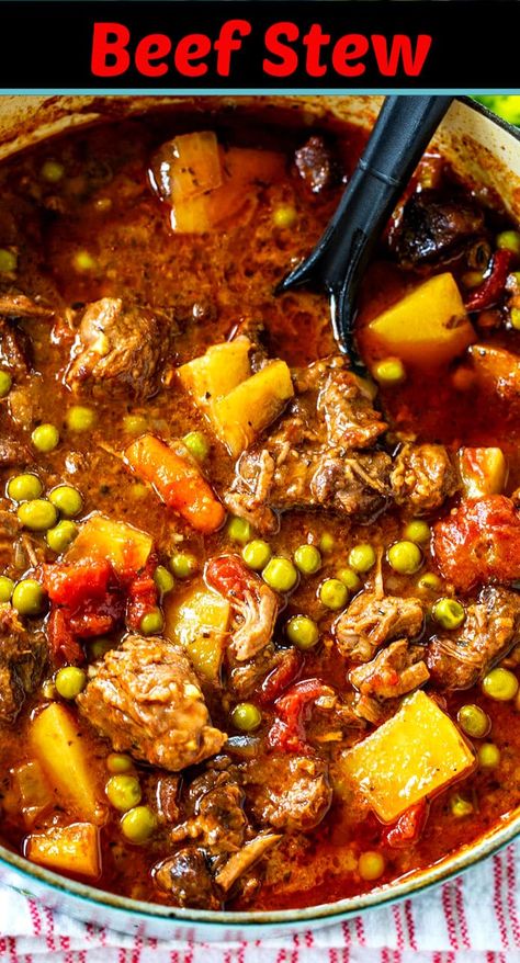 Southern Beef Stew, Dinner Salad Ideas, Stew Crockpot, Spicy Southern Kitchen, Stew Beef, Classic Beef Stew, Crockpot Recipes Beef Stew, Peas And Carrots, Beef Stew Crockpot