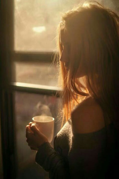 Morning Coffee Photography, Shotting Photo, Photographie Portrait Inspiration, Coffee Photos, Looking Out The Window, Coffee Girl, Coffee Photography, Portrait Photography Poses, Photography Poses Women