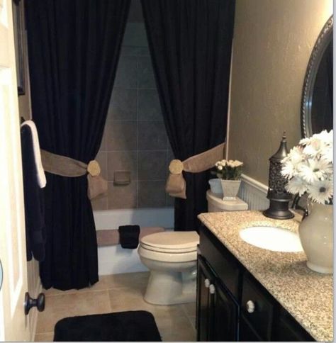 black and cream bathrooms | Black cream bathroom Small Bathroom Design, Crown Molding, Bath Tub, Style At Home, Beautiful Bathrooms, Diy Bathroom, My New Room, Home Fashion, Bathroom Furniture