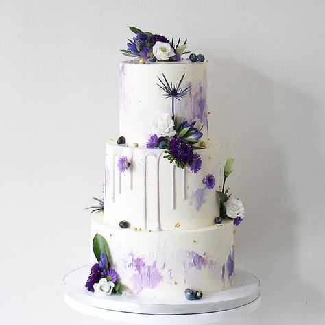 Green And Purple Wedding Cake, Soul Cake, Purple Wedding Cake, Lavender Cake, Chocolate Drip Cake, Violet Wedding, Purple Wedding Cakes, Purple Cakes, Garden Theme Wedding