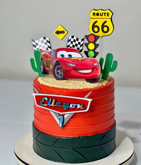 Pixar Cars Smash Cake, Disney Cars Smash Cake, Pastel Rayo Mcqueen, Car Birthday Cake, Bolo Hot Wheels, Cars Theme Cake, Mcqueen Birthday, Decor Tort, Cars Birthday Cake