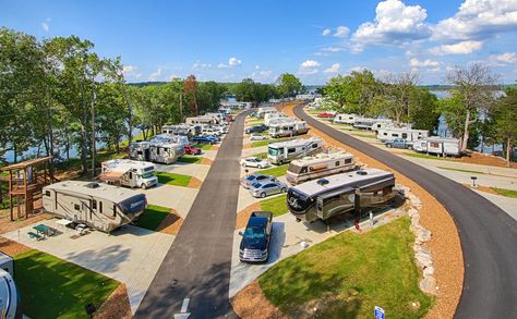 Tennessee has much to explore. Head to one of these 10 highly rated Nashville RV parks while you're visiting the area. Caravan Park Design, Rv Park Ideas, Rv Park Layout, Campsite Layout, Campground Layout, Rv Layout, Tennessee Camping, Luxury Rv Resorts, Cars Parking