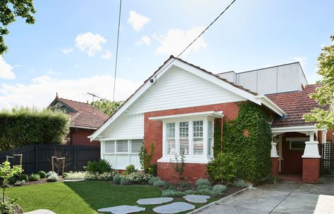 Red Brick House Exterior Australia, Bungalow Landscaping, Tv Shelving, Red Brick House Exterior, Red Brick Exteriors, 1920s Bungalow, Painted Houses, California Bungalow, Brick Art