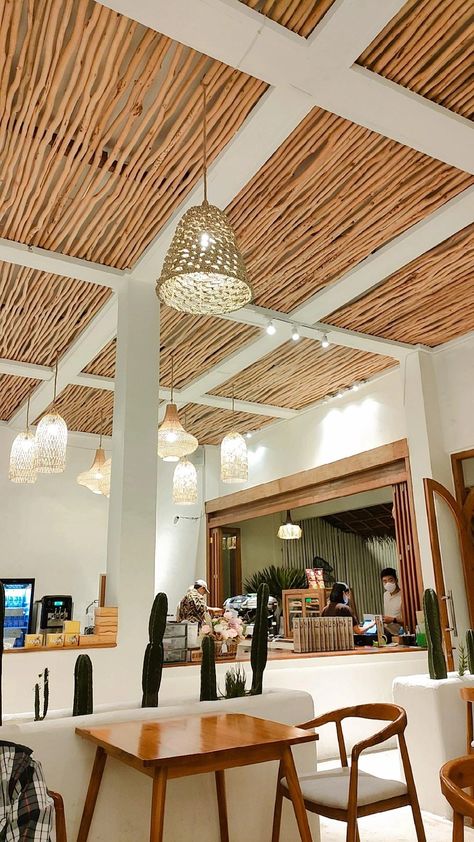 Coffee Shop Ceiling Design, Cafe Ceiling Ideas, Concrete And Wood Architecture, Reed Ceiling, Modern Cabana, Native Cafe, Native Restaurant, Beach Interior Design, Simple Floor Plans