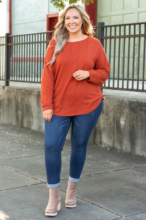 Our ALL NEW Slouchy is here!!! This rust cableknit tunic has a flattering CURVED hem, our signature dolman sleeves and long loose fit! This tunic is going to be your new go-to piece for the Fall and Winter or any time of year, really! It is seriously the softest material ever, and the neutral color makes it SO easy to style! Pair it with leggings, skinnies, booties, flats, a scarf, some glam accessories...seriously the opportunities are endless!! This comfy, cute beauty is a no-brainer!! 97% Pol Fall Ootd Casual, Fall Outfits Plus Size Women 2024, Mom Style Plus Size, Plus Winter Outfits, Fall Curvy Outfits, Casual Fall Outfits Plus Size, Cute Plus Size Fall Outfits, Trendy Plus Size Outfits Winter, Cute Fall Outfits For Teens