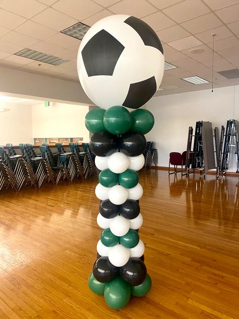 Football Balloon Arch, Football Balloons, Football Party Decorations, Balloon Tower, Soccer Birthday Parties, Soccer Theme, Birthday Goals, Cactus Party, Soccer Birthday