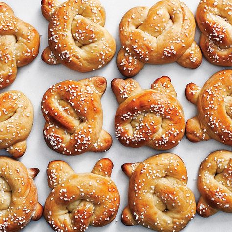 Sweet Pretzel Recipe, Sweet Pretzels, Stand Mixer Recipes, Soft Pretzel Recipe, Pretzel Cookies, Kitchen Aid Recipes, Mixer Recipes, Pretzels Recipe, Kitchenaid Mixer