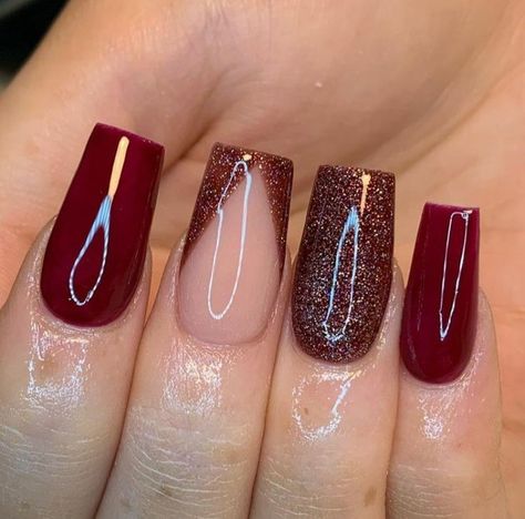 Burgundy Nail Designs For Wedding, Nails Burgandy Design, Wedding Nails With Burgundy, Nail Ideas Burgundy And Gold, Burgundy Nails With Gold Short, Anniversary Nail Designs Love, Wine Red And Silver Nails, Mehroon Nail Art Design, Burgundy And Silver Nails Acrylic