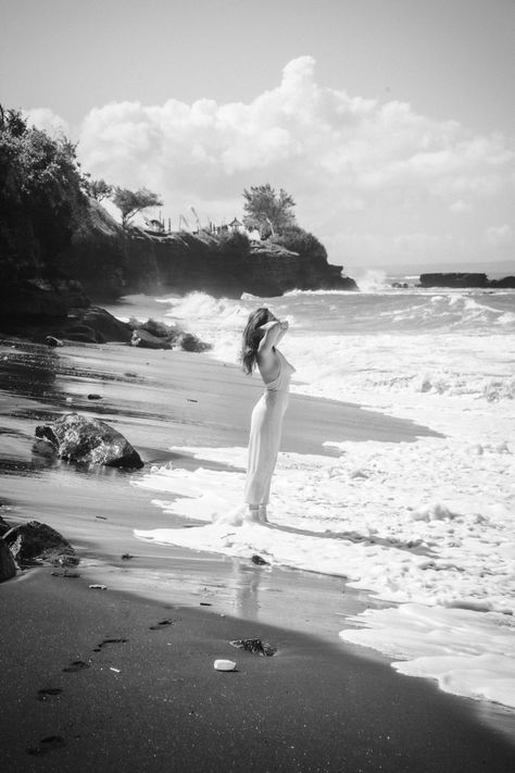 girl_and_ocean Photoshoot Idea, Beach Photoshoot, Cute Wallpapers, Bali, Indonesia, Black And White