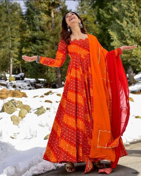 Bandhni Print Kurti, Bandhni Suits Design, Umbrella Kurta, Bandhni Suits, Indian Long Dress, Trendy Outfits Indian, Outfits Indian, Anarkali Dress Pattern, Gowns Dresses Elegant