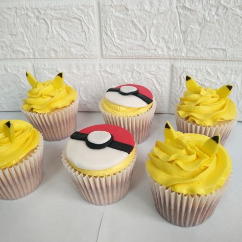 Pokémon Birthday Cupcakes, Pokemon Cupcake Ideas, Anime Cupcakes, Cupcakes Pokemon, Pokemon Cupcakes, Cap Cake, Pokemon Cake, Pokemon Party, Pokemon Birthday