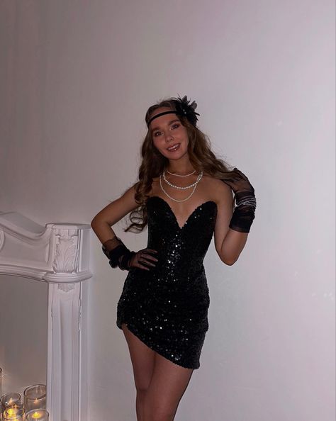 Old Hollywood Theme Party Outfit, 20s Theme Party Outfit, Hollywood Theme Party Outfit, Roaring 20s Party Outfit, 20s Theme Party, 20s Theme, Gatsby Party Outfit, Old Hollywood Theme, 1920 Gatsby