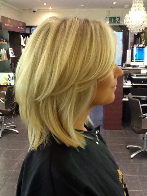 Layered Hair Thick Hair, Blonde Layered Hair, 2023 Hair, Bangs With Medium Hair, Shoulder Length Hair Cuts, Penteado Cabelo Curto, Medium Length Hair, Mid Length Hair, Haircuts For Fine Hair