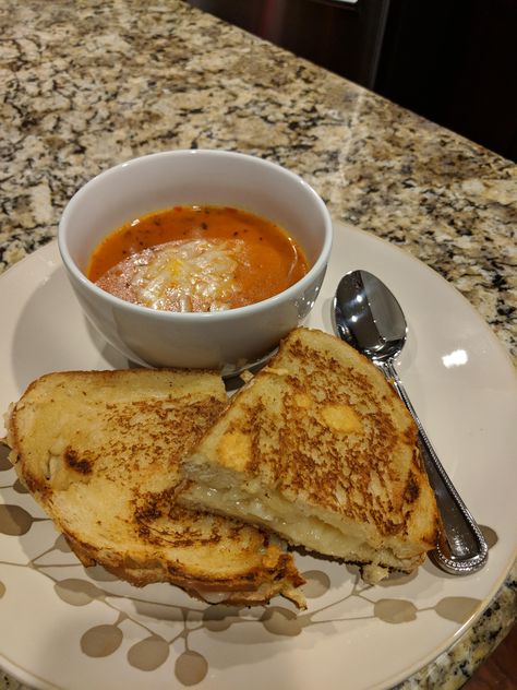 [homemade] Grilled cheese and tomato soup Cheese Pictures, Soup Images, Grilled Cheese With Tomato Soup, Tomato Soup Can, Homemade Grilled Cheese, Grilled Cheese And Tomato Soup, Perfect Grilled Cheese, Cheese And Tomato, Gourmet Grilled Cheese