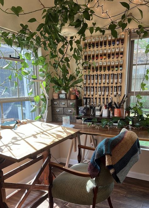 Art Studio And Library, Artist Room Inspiration, Painting Studio Interior, In Home Art Studio Small Spaces, Bedroom Art Studio Setup, Beautiful Art Studios Spaces, Treehouse Art Studio, Art Studio Vision Board, Aesthetic Art Studio Room