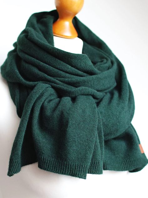 Dark Green Scarf, Woolen Scarf, Women Gift Ideas, Scarf Ideas, Woolen Scarves, Scarf Wool, Fashion Wallpaper, Green Scarf, Scarf For Women