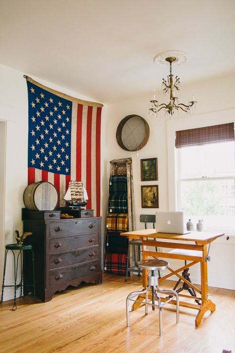 Americana Interior Design, Art Deco Desk, Desk Job, Drafting Table, Dresser Sets, Desk Set, Flag Decor, Apartment Ideas, Apartment Living