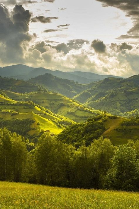 Mountains in Romania. Green Hills, Trip Planner, Ios 7, Have Inspiration, Rolling Hills, Beautiful Places In The World, Alam Yang Indah, Nature Aesthetic, Green Grass