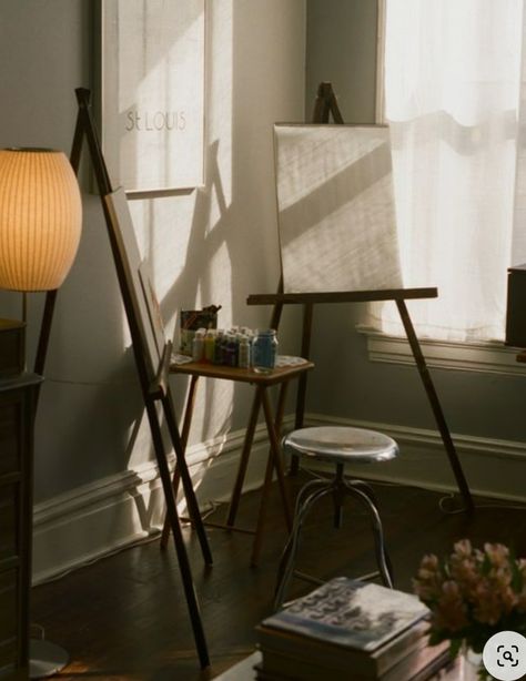 Painter Apartment Aesthetic, Paint Easel Aesthetic, Painters Room Aesthetic, Paint Set Up Aesthetic, Painter Bedroom Aesthetic, Painting At Home Aesthetic, Painters Apartment, Easel Decoration Ideas For Home, Painting Easel Aesthetic