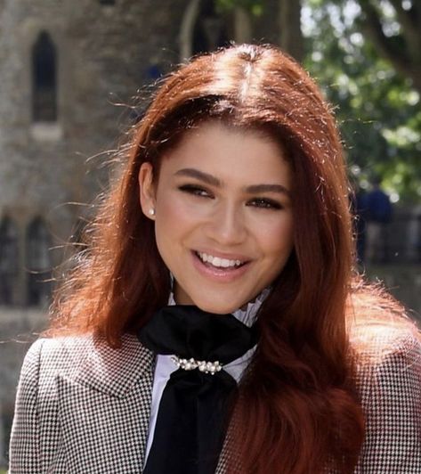 Zendaya Red Hair, Cullen House, Red Hair Pictures, Ginger Hair Dyed, Zendaya Hair, Dipped Hair, College Hairstyles, Auburn Red, Zendaya Style