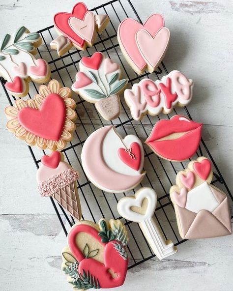 Valentine Cookie Sets Royal Icing, Decorated Cookies Valentines Day, Valentine’s Day Sugar Cookies Decorated, Valentine’s Day Cookies Royal Icing, Valentine’s Day Sugar Cookies, Valentines Day Cookie Sets, Valentine Cookies Royal Icing, Valentines Sugar Cookies Decorated, Valentines Day Cookies Decorated