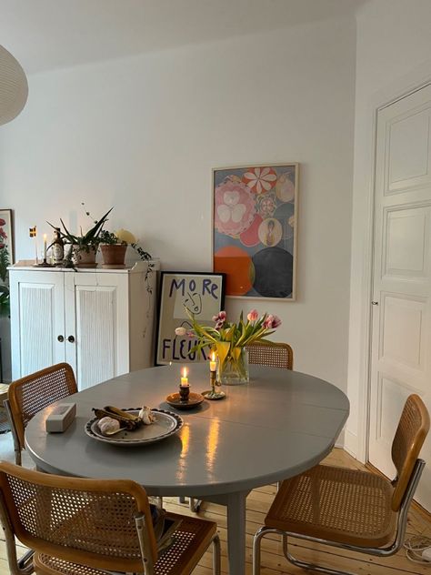 2 Person Study Room, London Flat Decor, Scandinavian Interior Small Apartment, Kitchen Ideas Table, Little Apartment Decor, Cozy Table Setting, Dining Apartment, High Table Kitchen, Kitchen Tables And Chairs