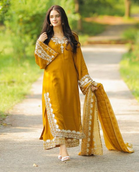 Haldi Dress, Haldi Outfits, Latest Dress Design, Pakistani Fancy Dresses, Pakistani Dresses Casual, Sharara Suit, Salwar Kamiz, Beautiful Pakistani Dresses, Modest Dresses Casual