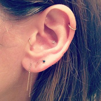 Not Feeling the Ear Piercing Trend? Allow Me to Convince You... Constellation Piercings, Multiple Ear Piercing, Cool Ear Piercings, Multiple Earrings, Multiple Ear Piercings, Cute Piercings, Tattoo Feminina, Tiny Earrings, Tragus Piercings