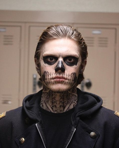 Evan Peters>> Evan Peters American Horror Story, American Horror Stories, Tate And Violet, American Horror Story Seasons, Classic Halloween Costumes, Tate Langdon, Dark Men, Scary Halloween Costumes, Cute Halloween Costumes