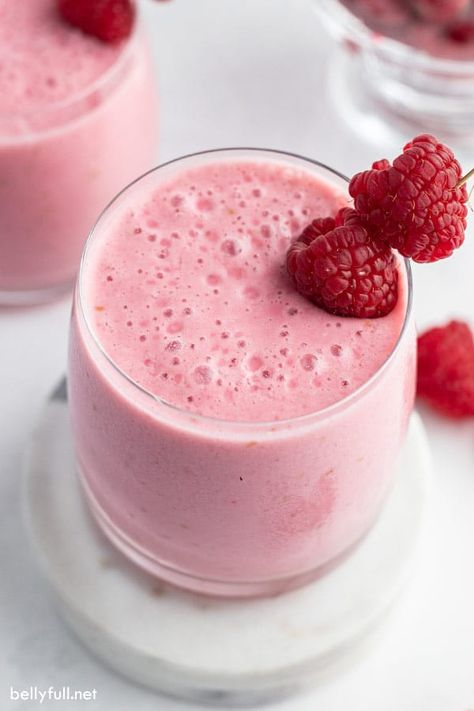 This easy raspberry lassi recipe is made with fresh or frozen fruit raspberries, milk, yogurt, sugar, and a dash of cinnamon. Such a refreshing drink on a hot summer day! Lassi Recipe, Lassi Recipes, Yogurt Drinks, Mango Lassi, Fruit Yogurt, Middle Eastern Dishes, Summer Smoothies, Yogurt Smoothies, Food Crush