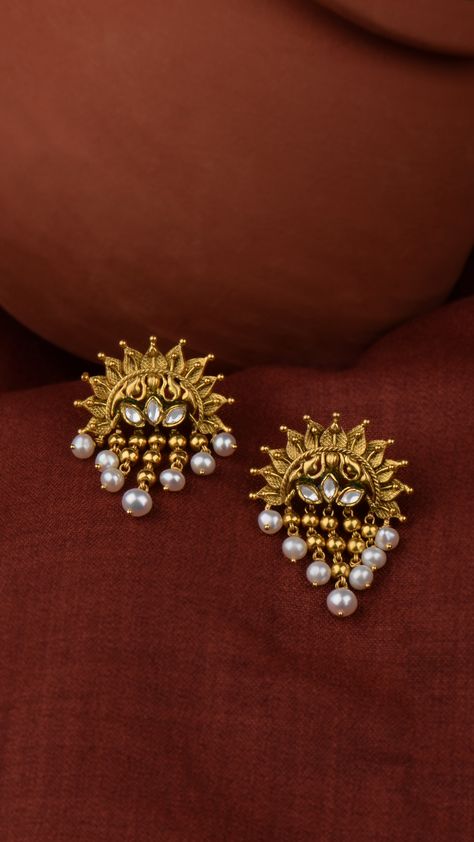 Pearl Tassels, Temple Jewellery Earrings, Unique Gold Jewelry Designs, Gold Earrings Indian, Antique Gold Earrings, New Gold Jewellery Designs, Gold Earrings Models, Antique Gold Jewelry Indian, Modern Gold Jewelry