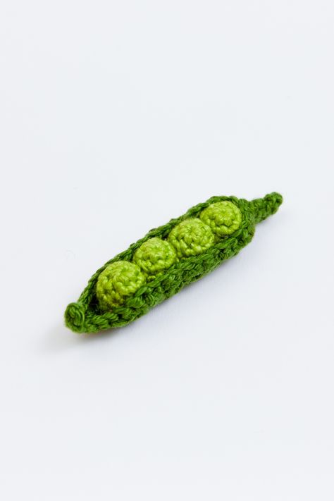 Amigurumi Pea Pod - DMC Crochet Peas In A Pod, Pumpkin Patterns Free, Watermelon Pattern, Crochet Cord, Peas In A Pod, Lemon Patterns, Pea Pods, Merino Wool Yarn, Cute Embroidery