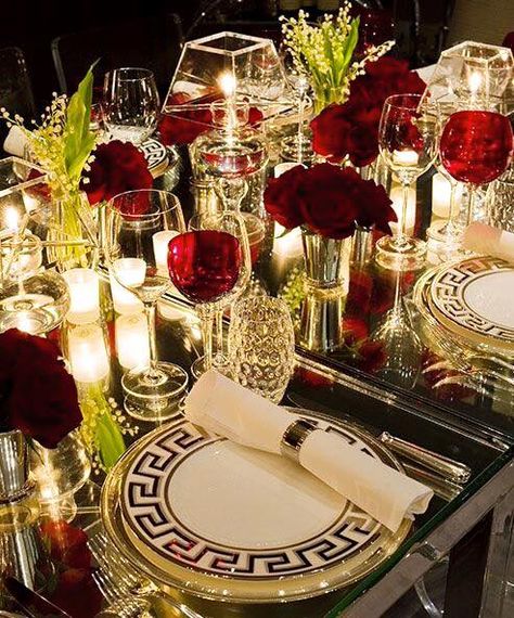 Valentine's elegant dinner party table setting. Greek design, bold colors, red, wine, white, gold, black. Luxury. Tafel Decor, Colored Glassware, Beautiful Table Settings, Elegant Dinner, Pretty Tables, Deco Floral, Wedding Tablescapes, Reception Table, Holiday Tables