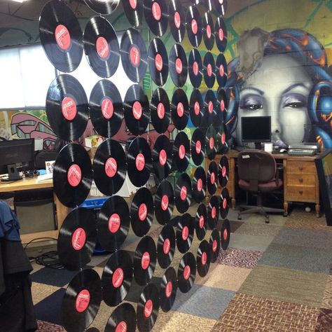 Vinyl Records Room Divider Records Diy, Vinyl Record Room, Music Themed Rooms, Record Decor, Vinyl Record Crafts, Record Crafts, Record Room, Diy Room Divider, Retro Room