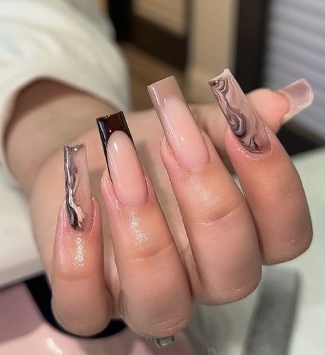 Narrow Acrylic Nails, Popular Acrylic Nails 2023, Large Acrylic Nails, Cute Short Nail Sets Fall, Rine Stone Nails Designs, Brown Birthday Nails, Brown Abstract Nails, Fall Baddie Nails, Brown Marble Nails