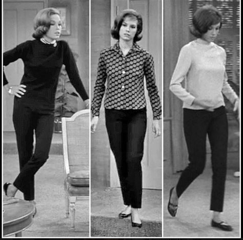 Mary Tyler Moore - loving the slacks! #60s 1960s Outfit Ideas, Laura Petrie, 1960s Outfit, 1960s Mod Fashion, Jackie O Style, Tyler Moore, 1960s Outfits, Mary Tyler Moore, 60s And 70s Fashion