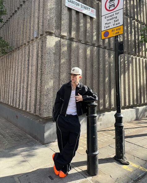 first fit in London ⭐️ Nike Tracksuit Outfit, Drip Style, Streetwear Ideas, Tracksuit Outfit, Nike Tracksuit, Instagram Pose, Streetwear Men Outfits, Jd Sports, Strike A Pose