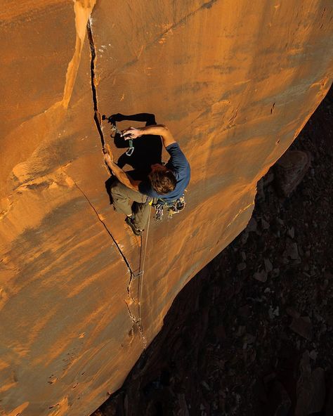 “Overhanging .75 for days. Some guys just hike that stuff. Joe Mills (@merinoprincess) sending in Indian Creek. Photo: Fredrik Marmsater/@fmarmsaterphoto #lasportivana #lasportiva #climbing” by @lasportivana on Instagram http://ift.tt/1XR3pjl Solo Climbing, Indian Creek, Outdoor Research, Rock Climbing, Bouldering, Climbing, Around The Worlds, Hiking, Natural Landmarks