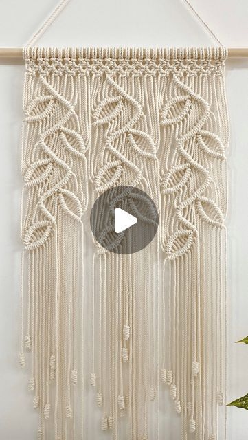 LET BE l DIY macrame & weaving on Instagram: "💛 - 마크라메 나뭇잎 월 행잉🌿 사선 감아매기 매듭을 사용해서 마크라메 나뭇잎 월 행잉을 만들어 보았어요. 제 유튜브 채널에서 풀 영상을 보실 수 있으세요!🤩 프로필의 주소를 눌러 주세요~~ - Macrame leaves wall hanging🌿 I made a macrame leaves wall hanging  using diagonal clove hitch knot. You can watch the full video  on my youtube channel!🤩 Please press the address of the profile~~ - #렛비 #마크라메 #월행잉 #매듭공예  #집꾸미기 #방꾸미기 #홈데코 #핸드메이드 #letbe #macrame #wallhanging  #macrameart #wallart #homedecor #diy #tutorial #handmade -" Let Be Macrame, Macrame Leaves Wall Hanging, Clove Hitch Knot, Hanging Macrame Wall Art, Macrame Leaves, Hitch Knot, Wall Art Tutorial, Macrame Weaving, Macrame Wall Hanging Tutorial