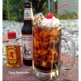 ▃▃▃▃▃▃▃▃▃▃▃▃▃▃▃▃▃▃▃▃ PIRATE BILL’S BREW Fireball Captain Morgan Rum Not Your Fathers Rootbeer Instagram Photo Credit : @divehuntfishjill Post your original recipe and photo on Instagram using... Captain Morgan Spiced Rum, Fireball Drinks, Tequila Rose, Fireball Whiskey, Coctails Recipes, Tipsy Bartender, Captain Morgan, Rum Drinks, Pretty Drinks