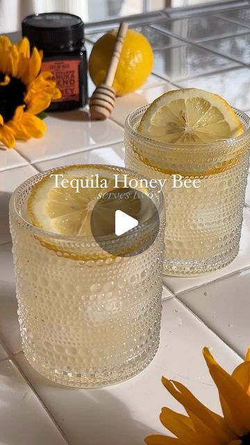 Bee Themed Cocktails, Gin Mixed Drinks, Bee Birthday Theme, Bathtub Gin, Honey Cocktail, Bar Rescue, Girly Drinks, Beverage Ideas, Mocktail Drinks